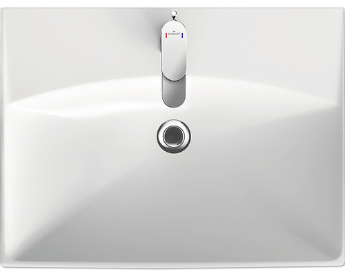 Aufnahme von oben eines weißen Keramikwaschbeckens mit Armatur und Abfluss