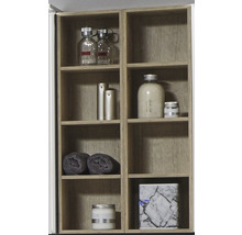 Badezimmerschrank mit Handtüchern und Pflegeprodukten