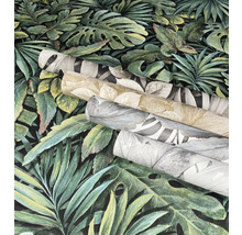 Différents rouleaux de papier peint à motif de feuilles sur fond de feuilles tropicales