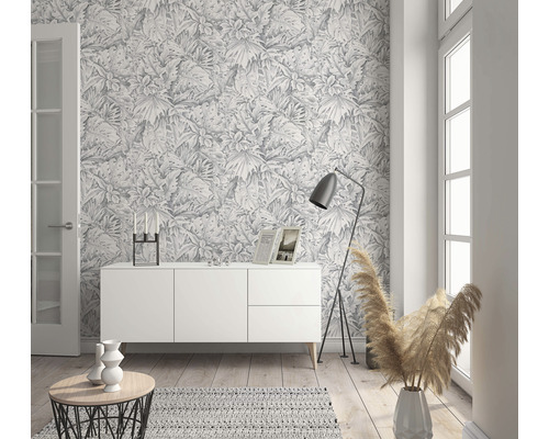 Idée d''aménagement avec commode, lampadaire et papier peint botanique pour pièces à vivre