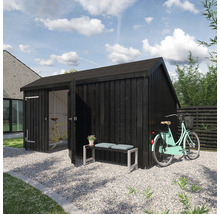 Schwarzes Gartenhaus mit Fahrrädern und Sitzbank auf Kiesfläche