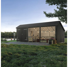 Gartenhaus mit Sitzecke, Beleuchtung und Person am See