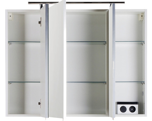 Armoire de toilette ouverte avec étagères en verre et prise