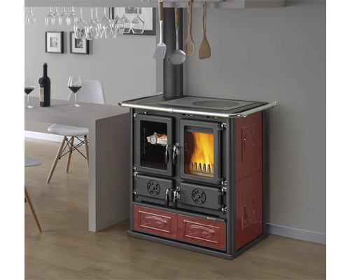 Küchenherd mit Backofen in einer Küche