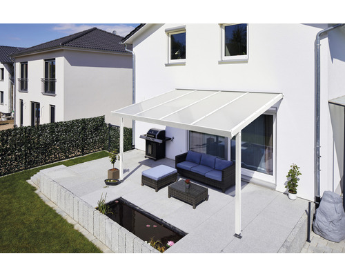 Terrasse avec auvent de terrasse, mobilier de jardin et bassin