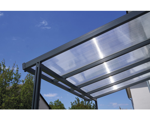 Toit de terrasse avec toit translucide et cadre métallique
