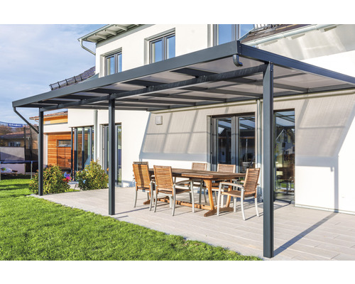 Toiture de terrasse gutta Premium polycarbonate bronze 611 x 306 cm anthracite Terrasse couverte avec table et chaises dans le jardin