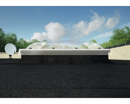 Dachfenster auf einem Dach mit Himmel im Hintergrund