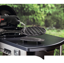 Barbecue avec grille en fonte et gant de barbecue