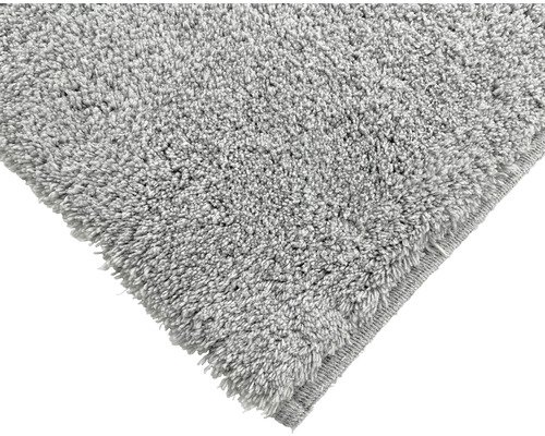 Detailaufnahme eines grauen Teppichs mit Flor