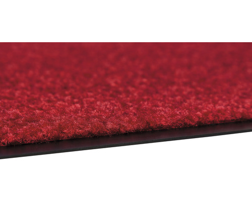 Gros plan d''un tapis rouge avec un envers noir