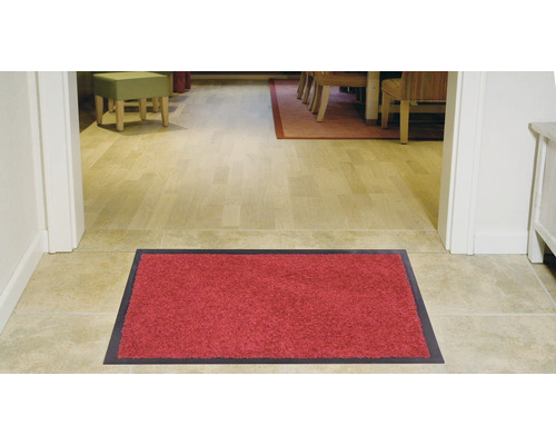 Tapis de sol avec bordure dans l''entrée