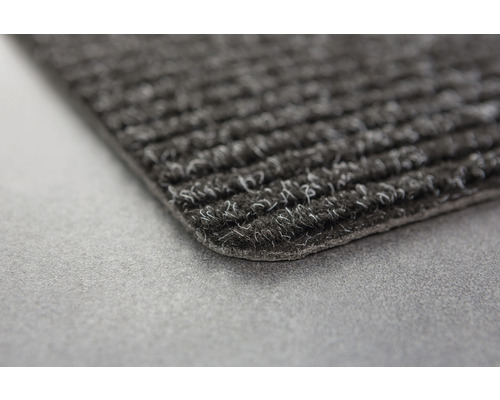 Detailaufnahme einer Fussmatte mit Rippenstruktur