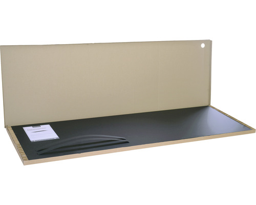 Plateau de bureau avec accessoires dans un carton