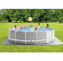Familie im Stahlrahmenpool im Garten mit Intex Logo