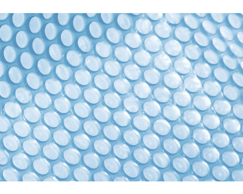 Nahaufnahme einer Poolabdeckung mit Luftpolsterfolie