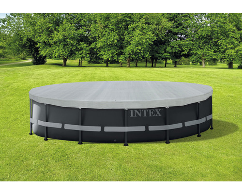 Piscine Intex avec couverture dans le jardin