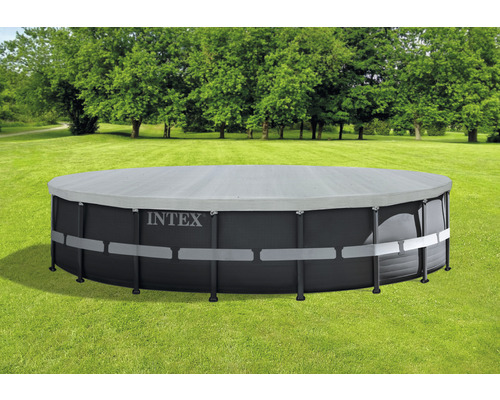 Piscine Intex avec couverture dans le jardin