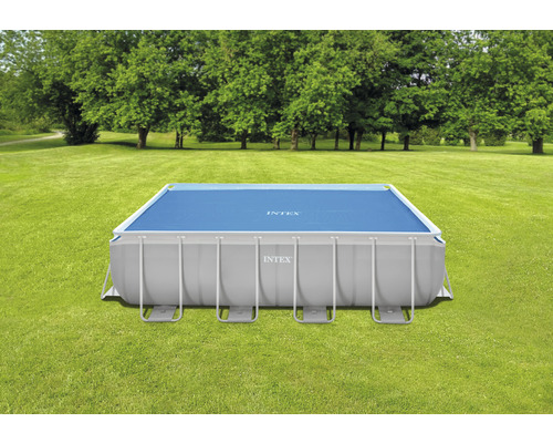Intex Frame Pool mit Abdeckung auf Rasenfläche