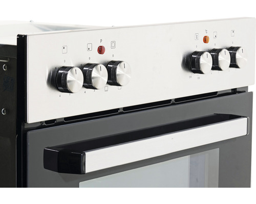 Vue détaillée d''une cuisinière avec boutons rotatifs et porte de four