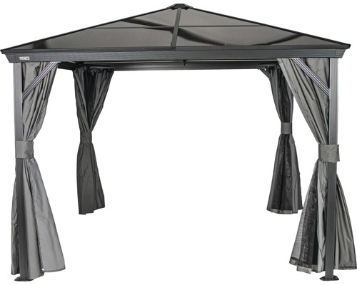 Pavillon d''extérieur avec rideaux