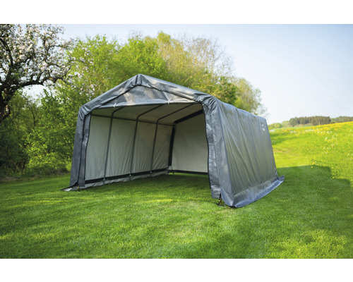 Garage de tente grise dans le jardin