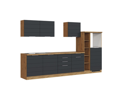 Küchenzeile mit Ober- und Unterschränken in Holzoptik und Grau