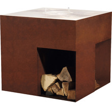 Würfelförmige Feuerstelle aus Metall mit Holzfach