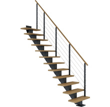 Escalier en bois avec balustrade en métal et main courante en bois