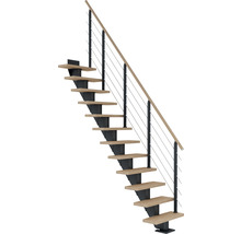 Treppe mit Holzstufen, Stahlholmen und Geländerseilen