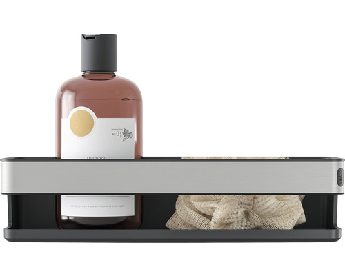 Badezimmerablage mit Shampoo und Schwamm