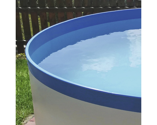Aufstellpool mit Wasserfüllung im Aussenbereich