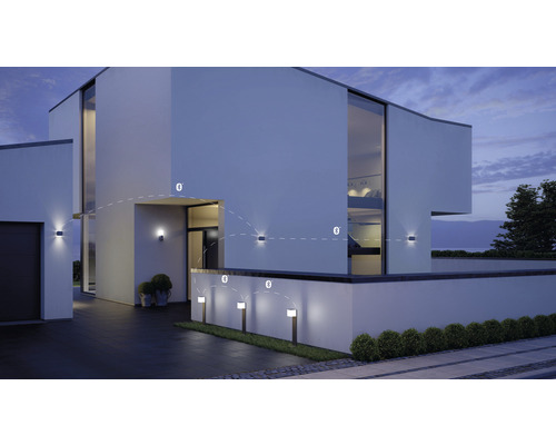 Aussenbereich eines Hauses mit Bluetooth-fähiger Aussenbeleuchtung