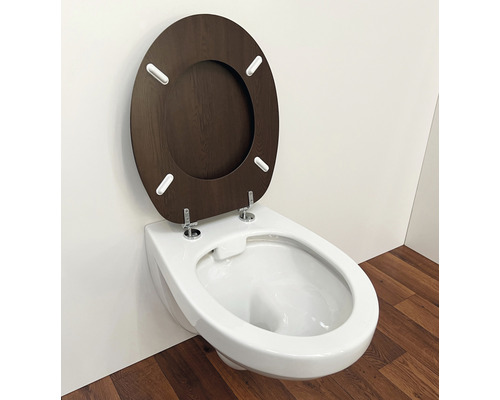 WC suspendu avec siège de toilette décor bois