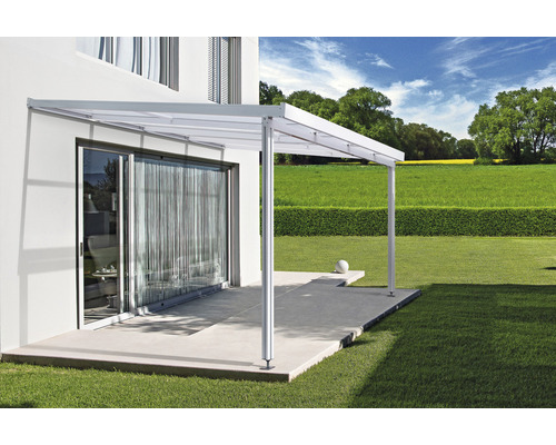 Terrassenüberdachung gutta Premium Acryl Klima blue 410,2 x 406 cm weiss Terrassenüberdachung am Haus mit Blick in den Garten