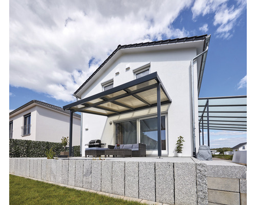 Terrasse avec barbecue, mobilier de jardin et toit de terrasse
