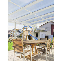 Terrasse mit Überdachung und Gartenmöbeln