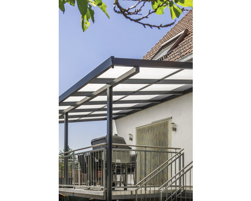 Terrasse avec toit de terrasse et barbecue