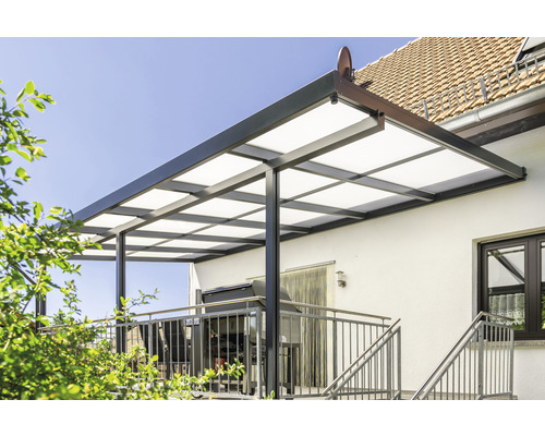 Toit de terrasse en aluminium avec plaques en polycarbonate sur terrasse