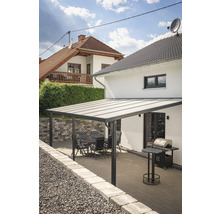 Terrassenüberdachung mit Sitzgruppe und Grillplatz im Garten