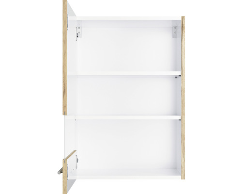 Armoire de salle de bain ouverte avec étagères