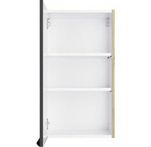 Armoire haute ouverte avec trois étagères