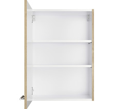 Armoire murale ouverte avec trois étagères.