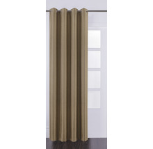 Gardine mit Ösen vor einem Fenster