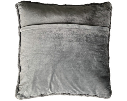 Coussin gris avec bordure en fourrure
