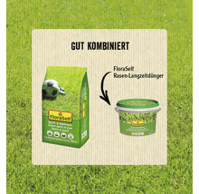 FloraSelf Sport- und Spielrasen sowie FloraSelf Rasen Langzeitdünger auf einer beigen Fläche