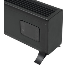 Vue détaillée d''un radiateur avec éléments de commande et pieds