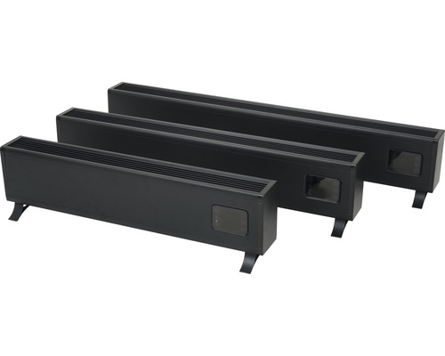 Trois convecteurs de différentes tailles sont posés au sol.