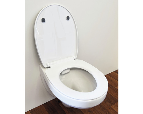 WC suspendu à fond creux avec bride ouverte et siège de WC