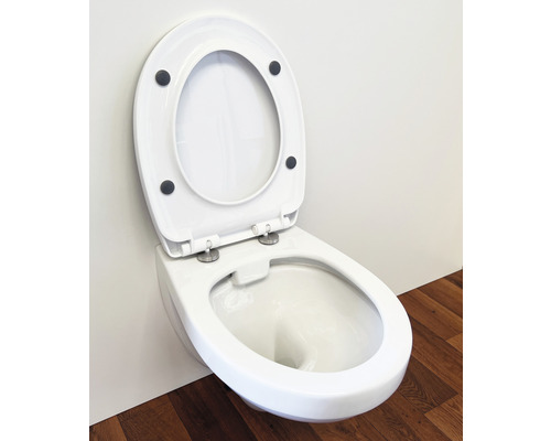 WC suspendu avec couvercle de toilette ouvert dans la salle de bain
